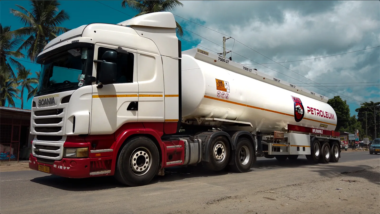 Camion-citerne photographié en Tanzanie